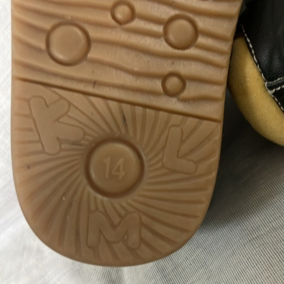 Baby size 14 leather cozy fuzzy lined Velcro tie shoes with rubber sole - Picture 5 of 15